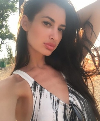 🔥💋 Если ты ищешь нежность, страсть и незабываемое удовольствие, то я идеальный выбор. Со мной ты окунешься в мир наслаждения и испытаешь непередаваемые эмоции. 💦💥 Я могу предложить широкий спектр услуг, включая классический и эротический массаж, оральный и классический секс, а также разнообразные фетиш-игры. Мои возможности безграничны! Все мои фото 100% реальны. 📷💯 Приходи ко мне и я сделаю все, чтобы ты остался доволен и вернулся ко мне снова. Я гарантирую конфиденциальность и комфортные условия. Мои клиенты остаются в восторге от встречи со мной! 💫😍 Не упусти шанс исполнить свои самые заветные фантазии, звони мне прямо сейчас! 😘📞 Ляля